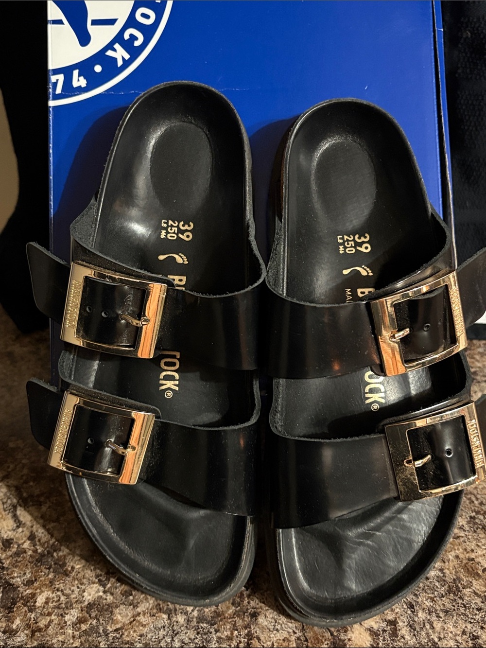 Birkenstock High shine Arizona Droplet Buckle sandals